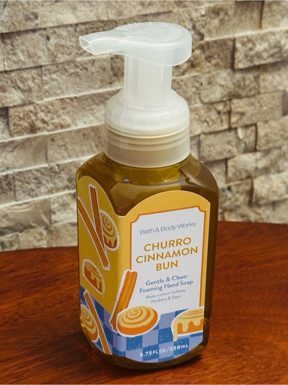 Bath & Body Works Churro Cinnamon Bun Foaming Hand Soap - Yellow, White